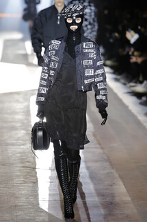 Moschino FALL 2018 MENSWEAR Milan MFW коллекция Moschino осень 2018 мужская неделя моды в Милане Mainstyles